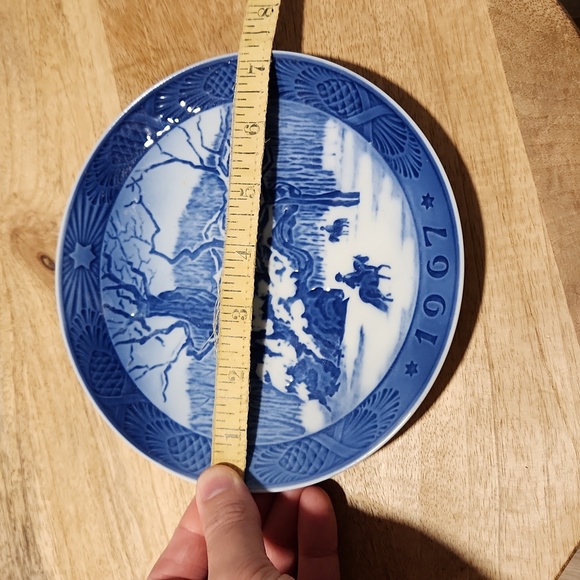 Vintage 1967 Royal Copenhagen Porcelain The Royal Oak Collectible Plate - Picture 4 of 4